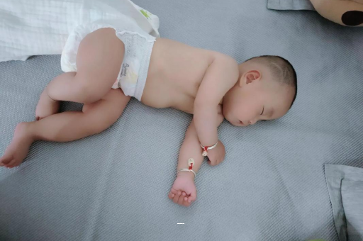 阿拉善盟宝宝脚心出汗怎么回事